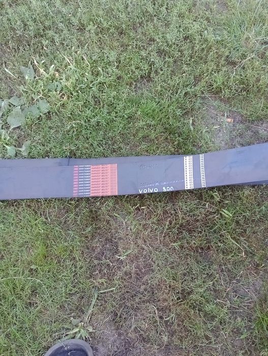 Вали комбайна Вольво 800 та ремінь молотарки