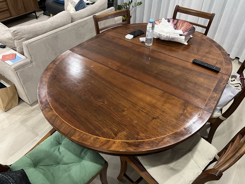 Conjunto louceiro + mesa com 6 cadeiras.