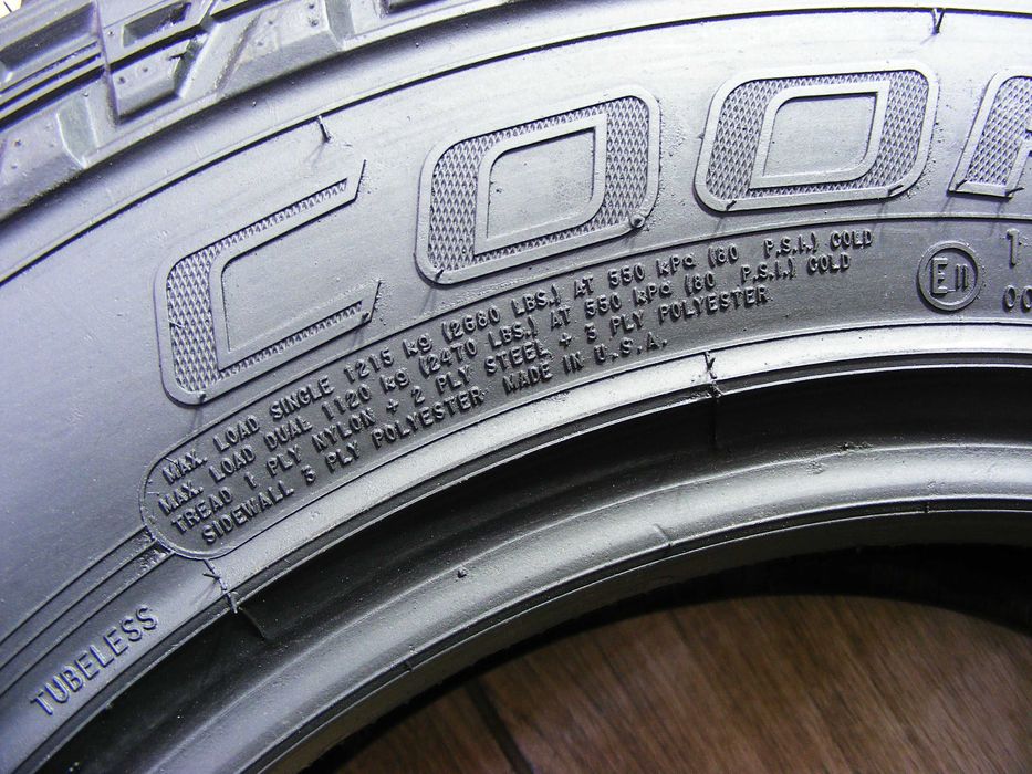 Грязьова гума 225/75/16 -2 шт.Cooper Discoverer S/T