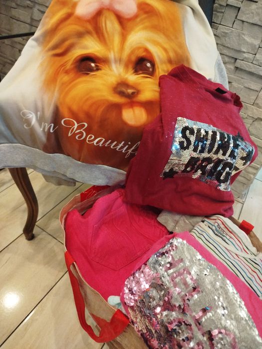 Oddam pakę ubrań dla +/- 10latki i starszej dziewczynki za bombonierke