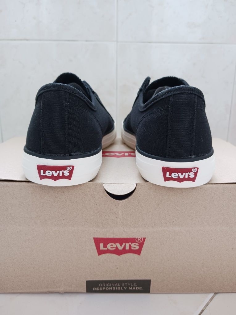 Sapatilhas Levi's Novas