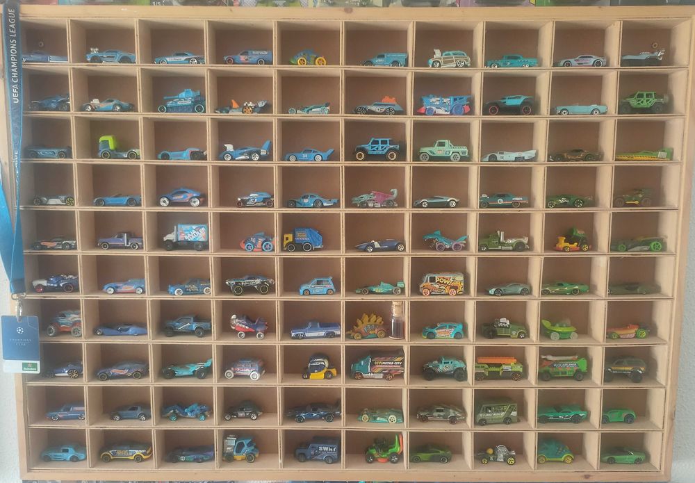 100Hotwheels + moldura