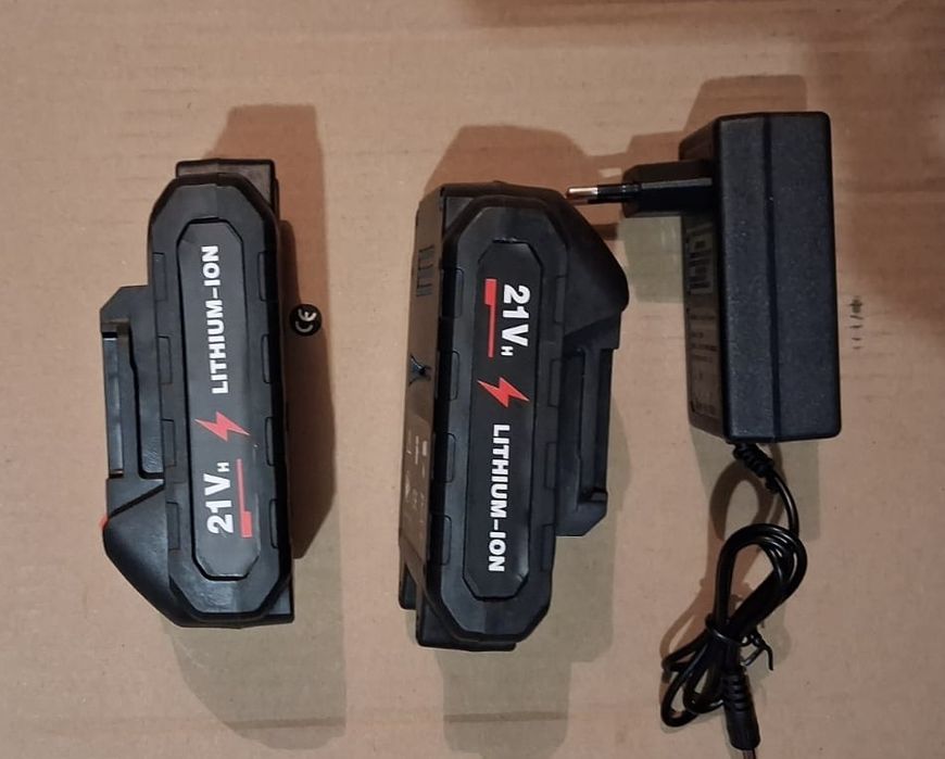 4 Akumulatory 2x ładowarka, złącze typ makita 18v