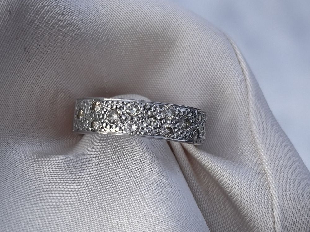 Piekny ciezki pierścionek  18 karat 750 białe złoto 0.33ct diamenty