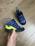 Продам БОМБЕЗНІ дитячі черевики Adidas Terrex Mid GTX