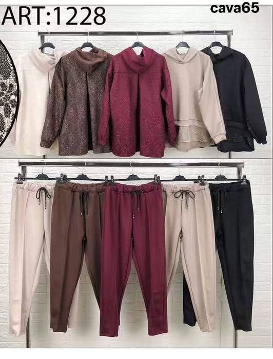 Várias modelos de roupa senhora nova