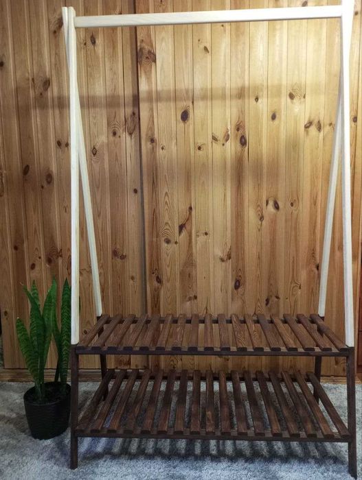 Дерев'яна стійка. Стійка  для одягу. Вішалка для одягу з дерева