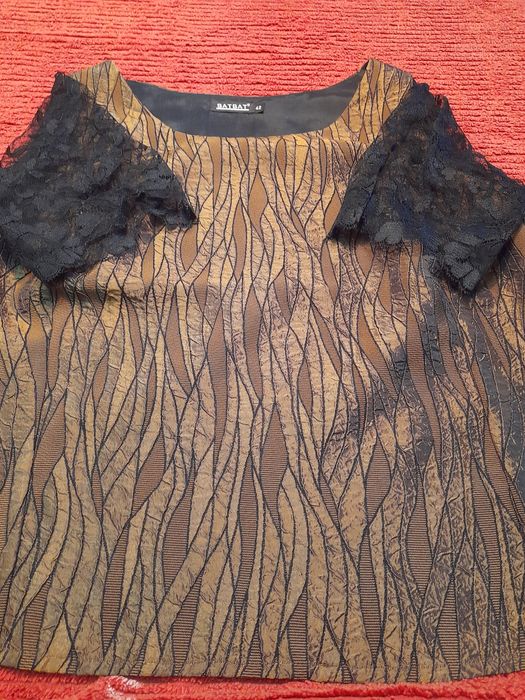 Casaco e blusa em tecido castanho