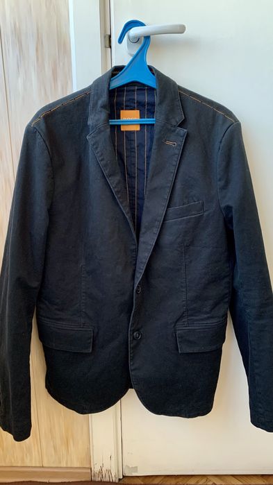 ПиджакHugo Boss…….
