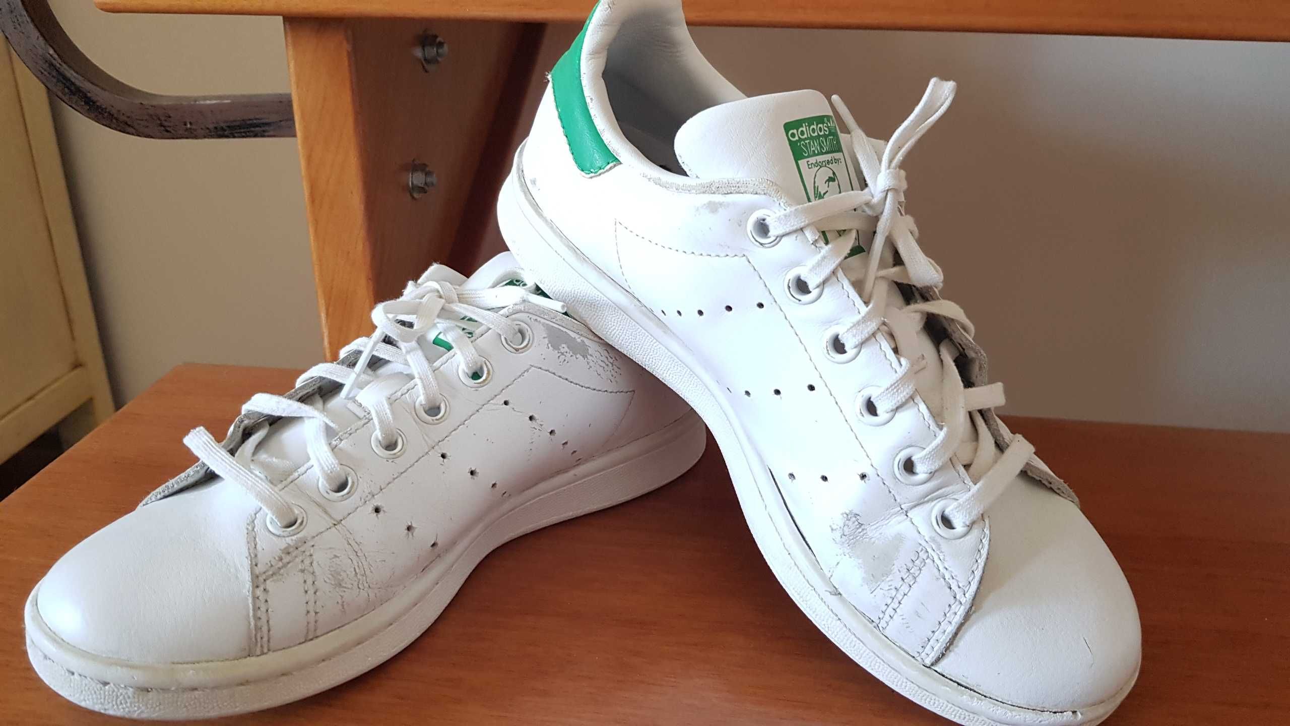 Ténis Adidas modelo "Stan Smith" (nr. 35 e meio)