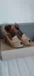 Sapatos de salto alto