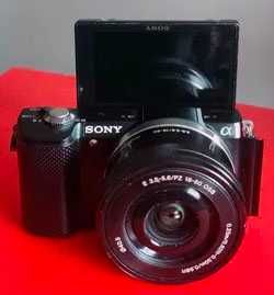 Sony Mirrorless Alpha 5000 + lente + SD 32Gb