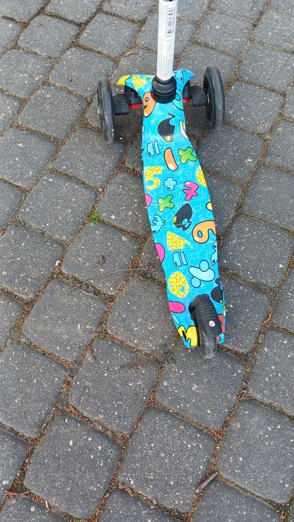 Hulajnoga trójkołowa balansowa Scooter.
