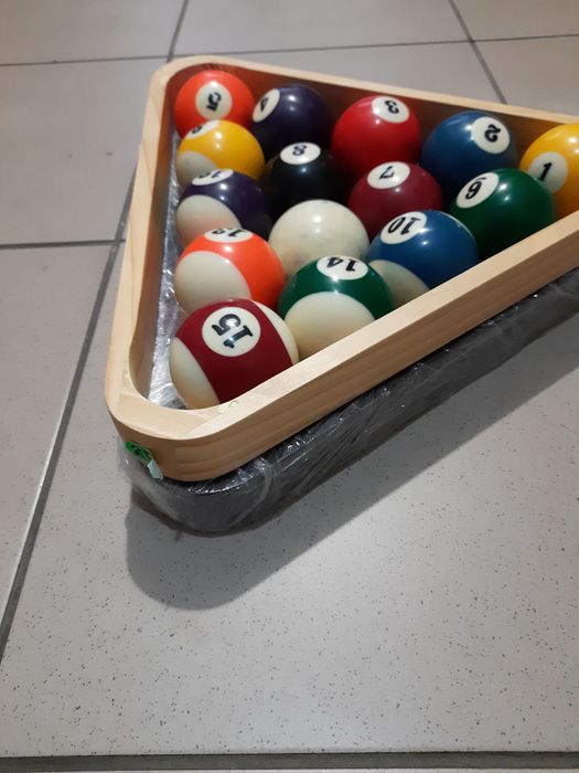 Бильярд столы кии шары сукно мел треугольник лампы