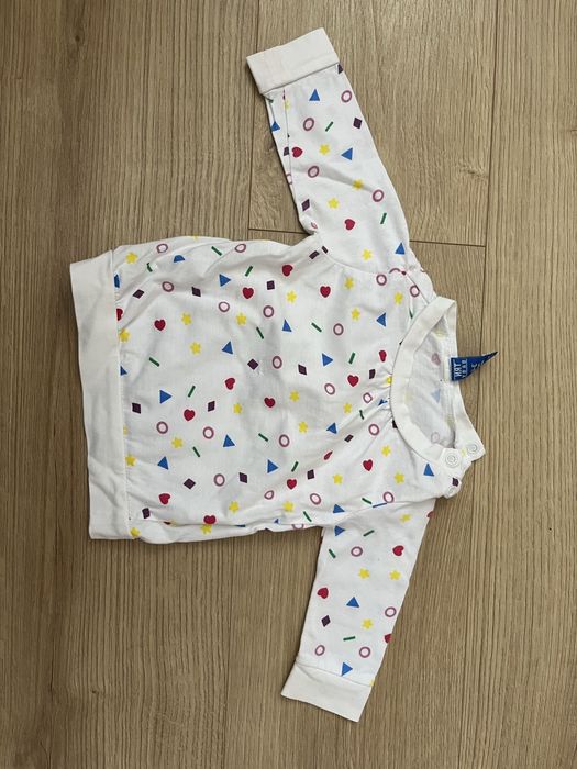 Biała bluzeczka z figurami rozmiar 62