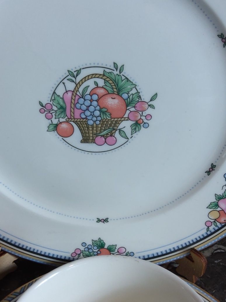 Zestaw śniadaniowy Royal Bone China.