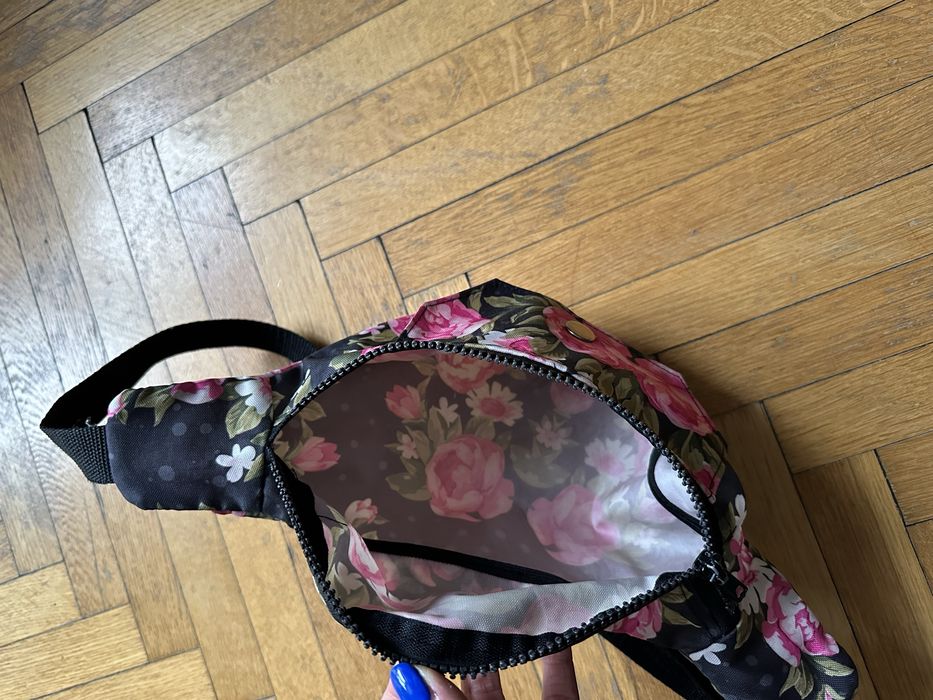 Nerka Mr. GUGU & Miss Go, czarna w róże