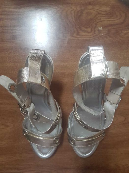 Sandálias Decenio Nº39 como novas