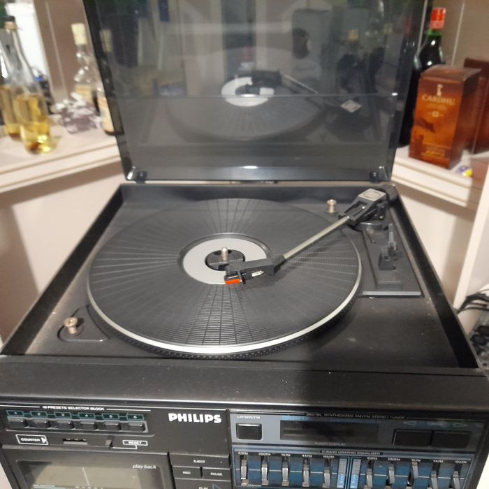 Aparelhagem  com gira discos antiga Philips