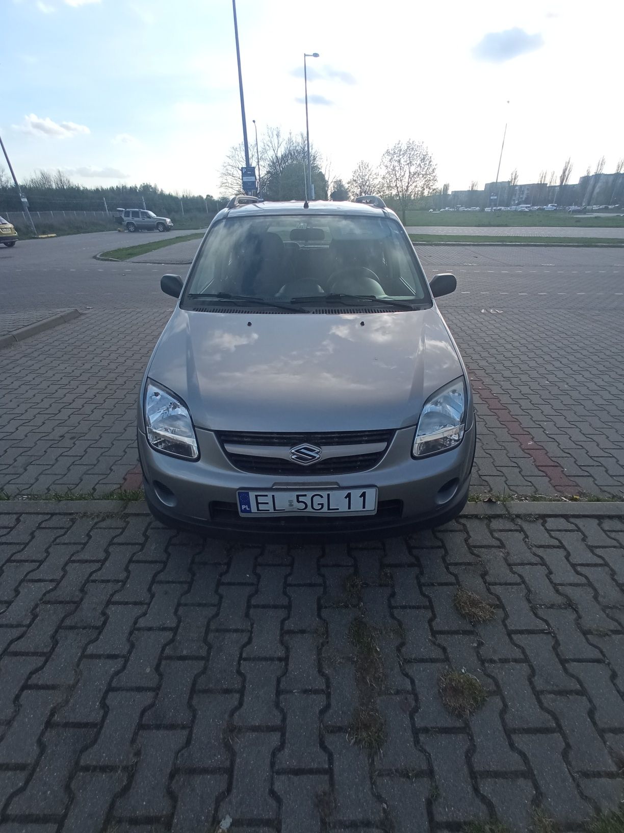 Suzuki Ignis nieuszkodzony 2004 przebieg 84 tys.