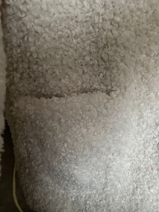 Шубка деми для девочки на 6-7 лет