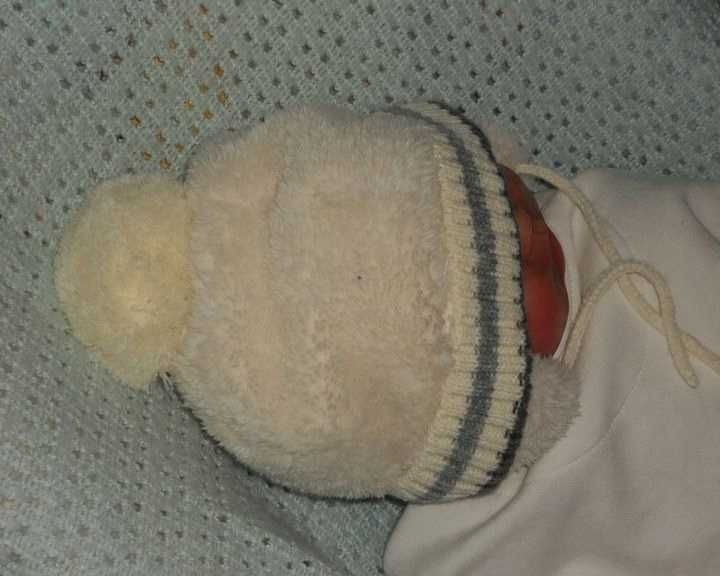 Puchata mięciutka czapka obwód 44-50 cm 6 mcy+ Nowa #79