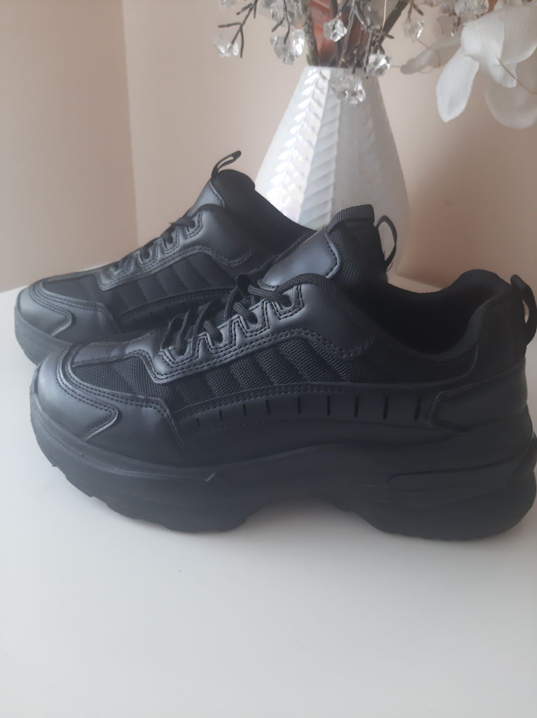Sneakersy Vices lekkie na koturnie czarne rozm.38