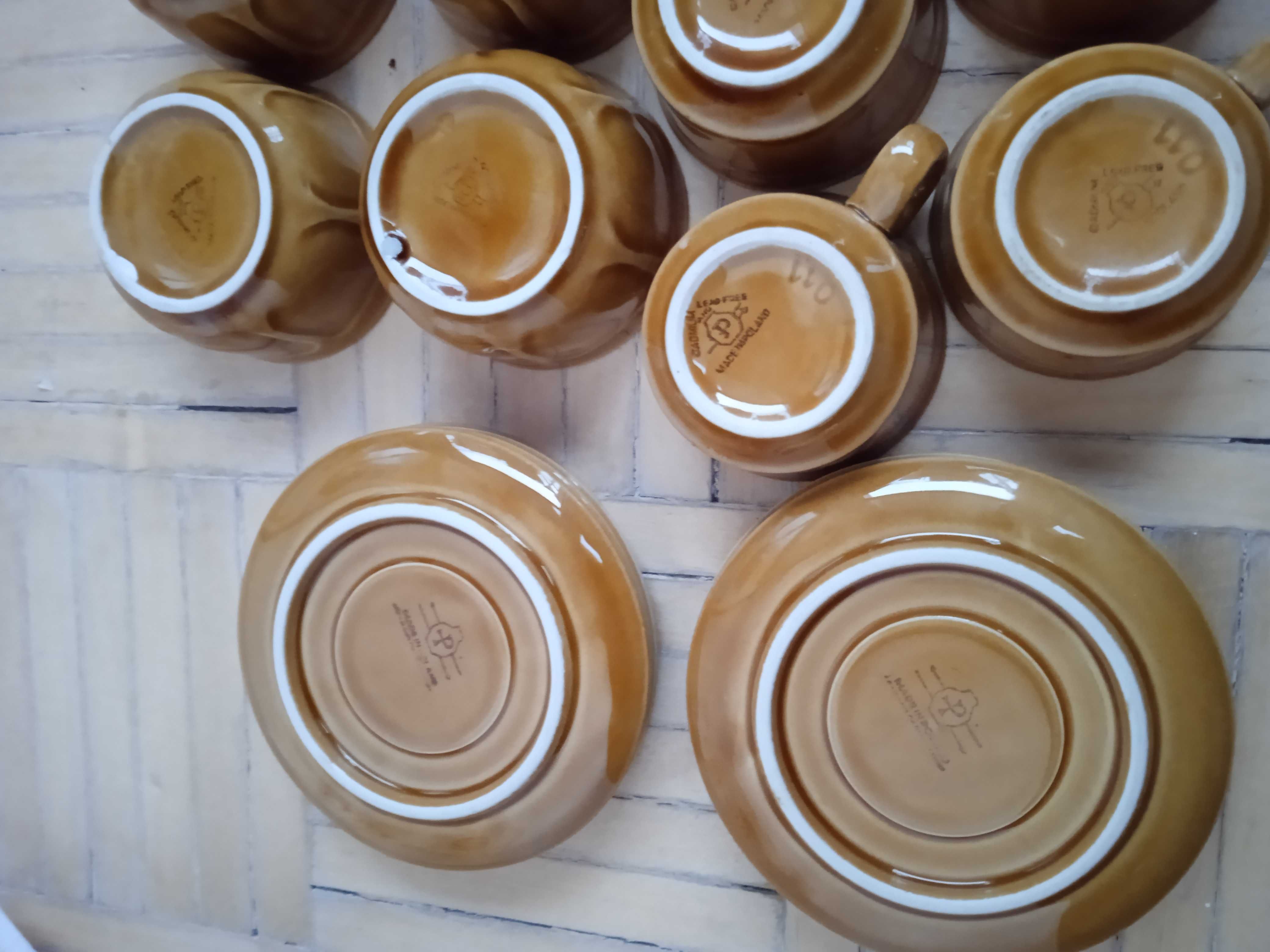 zestaw porcelitu retro  filiżanki ze spodkiem oraz kokliki.