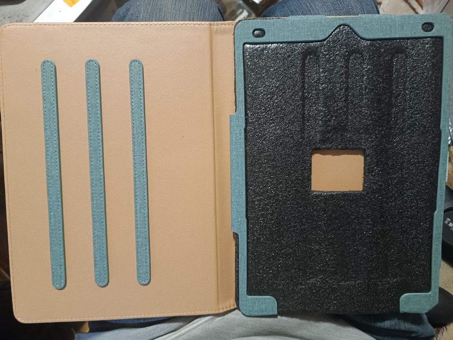 Nowe etui na iPada ProCase 10,2"