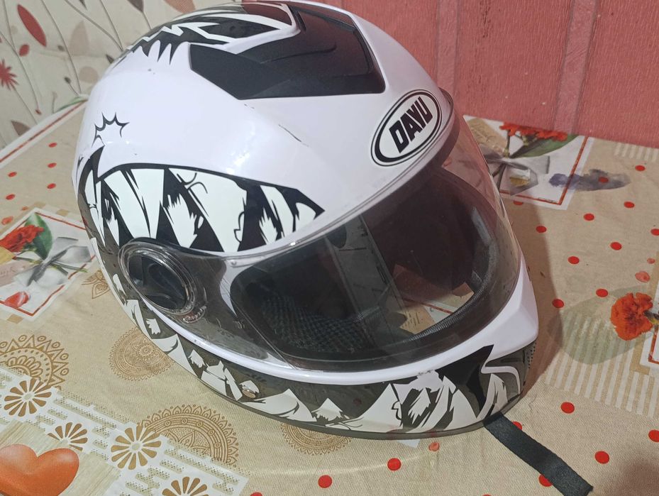 Шлем  dayu в хорошо состоянии