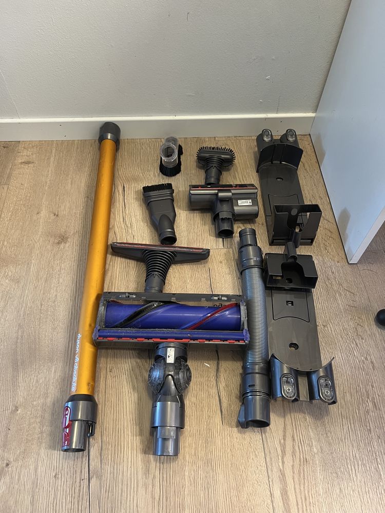 Dyson  Пилососи