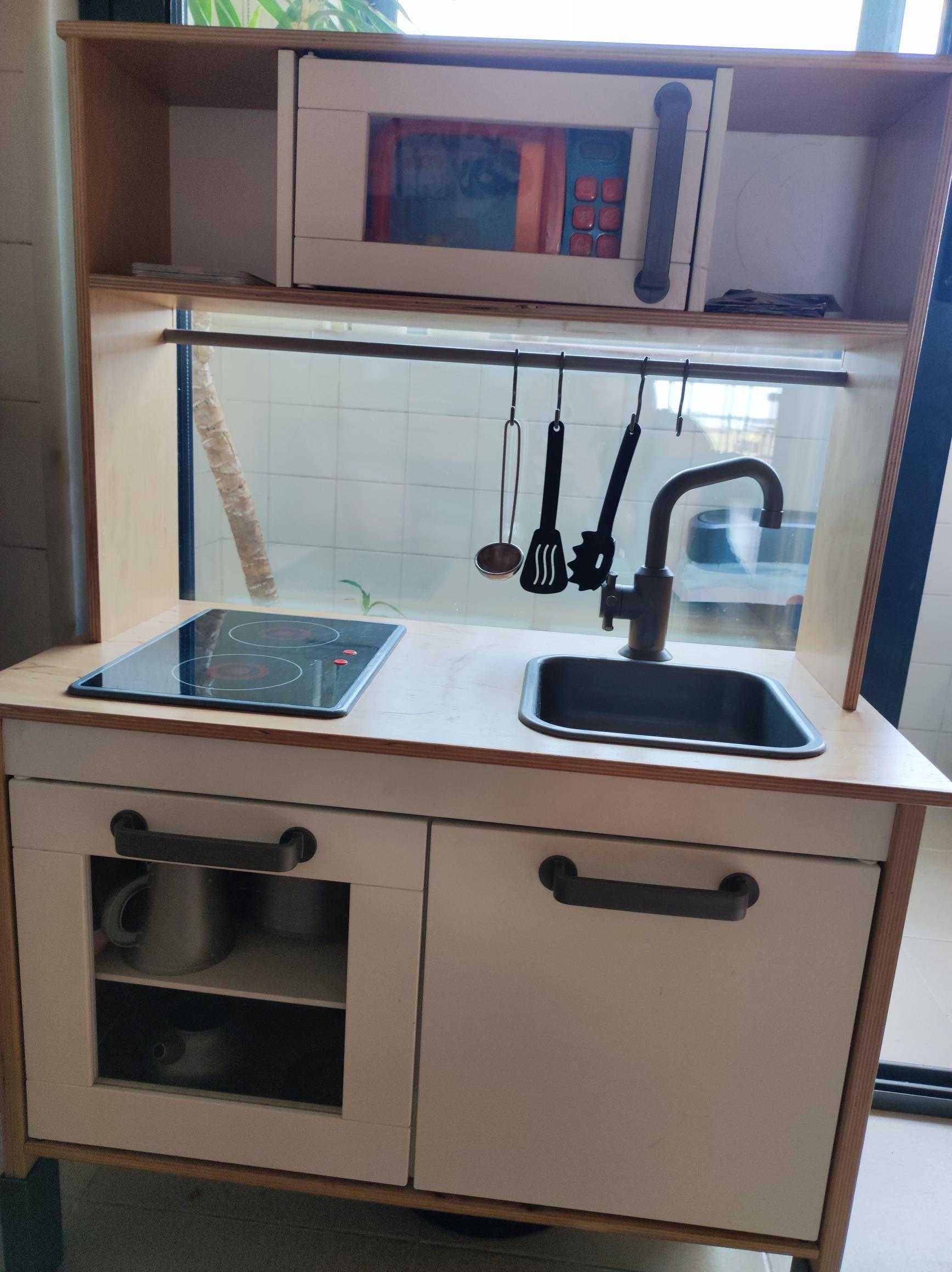 Cozinha IKEA em ótimo estado