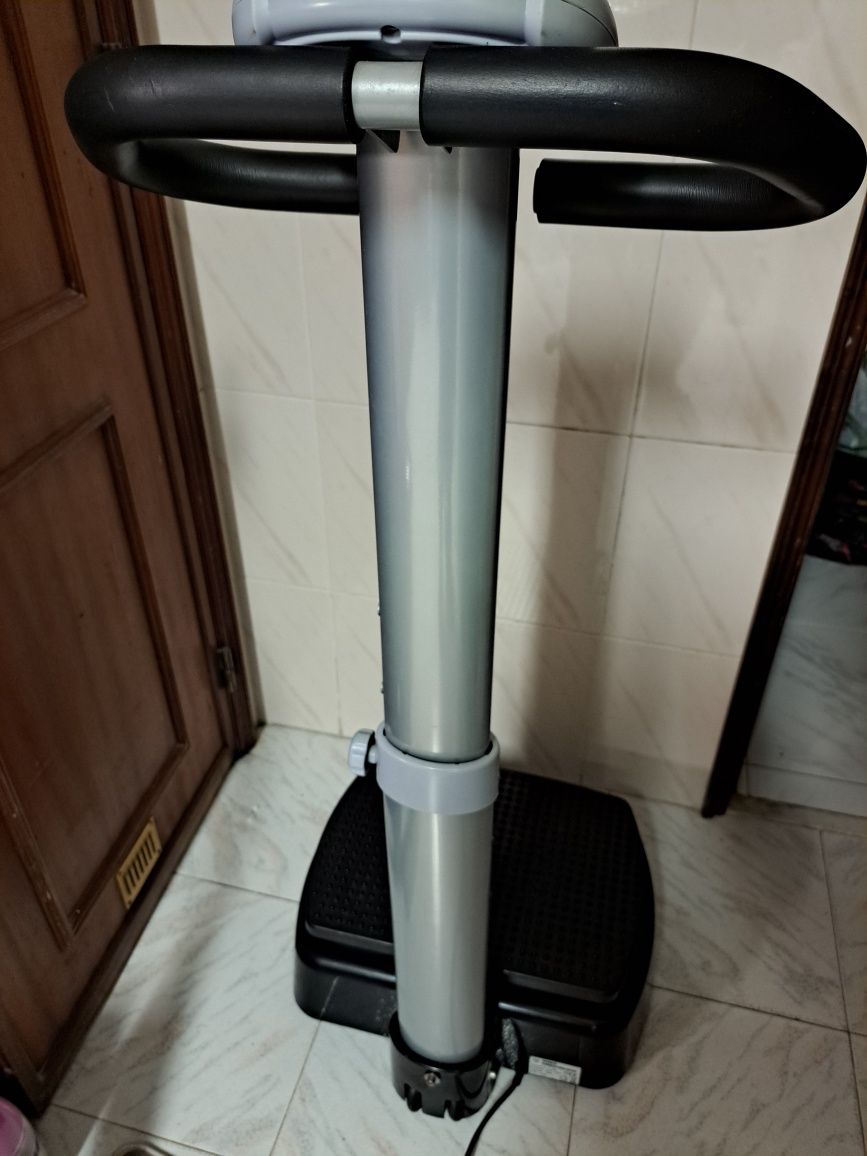 Plataforma vibratória / estimulador para desporto. Modelo Z-008