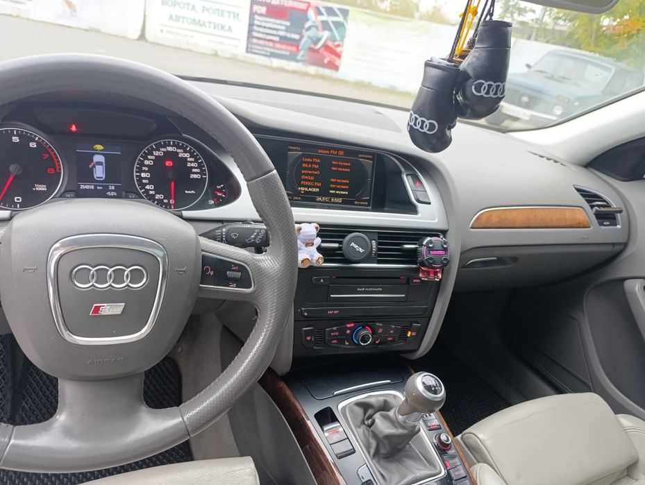 Автомобіль Ауді А4