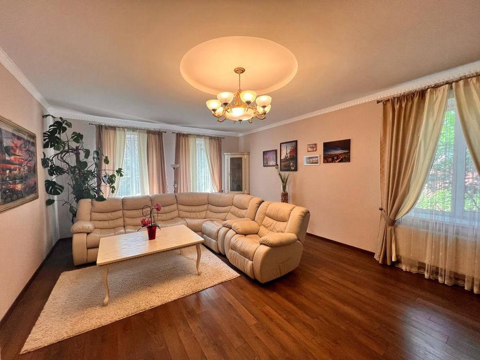 Продається неймовірний будинок неподалік від Центрального парку!