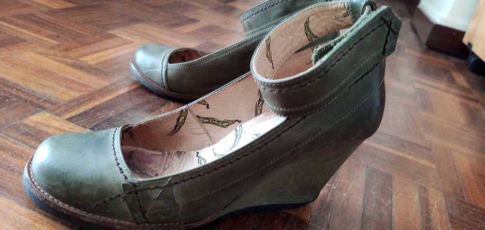 Sapatos brancos salto e sandálias pele cunha Runner Bean 15€