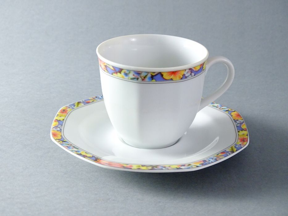 lata 80/90 designerska filiżanka porcelanowa