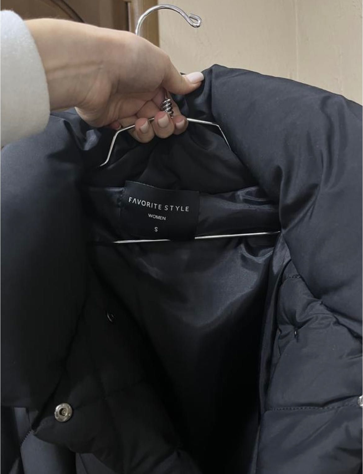Пуховик чорний зимовий, якісна тканина, стильний варіант