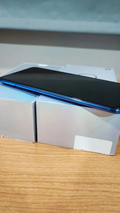Xiaomi Mi 9 - *COMO NOVO*