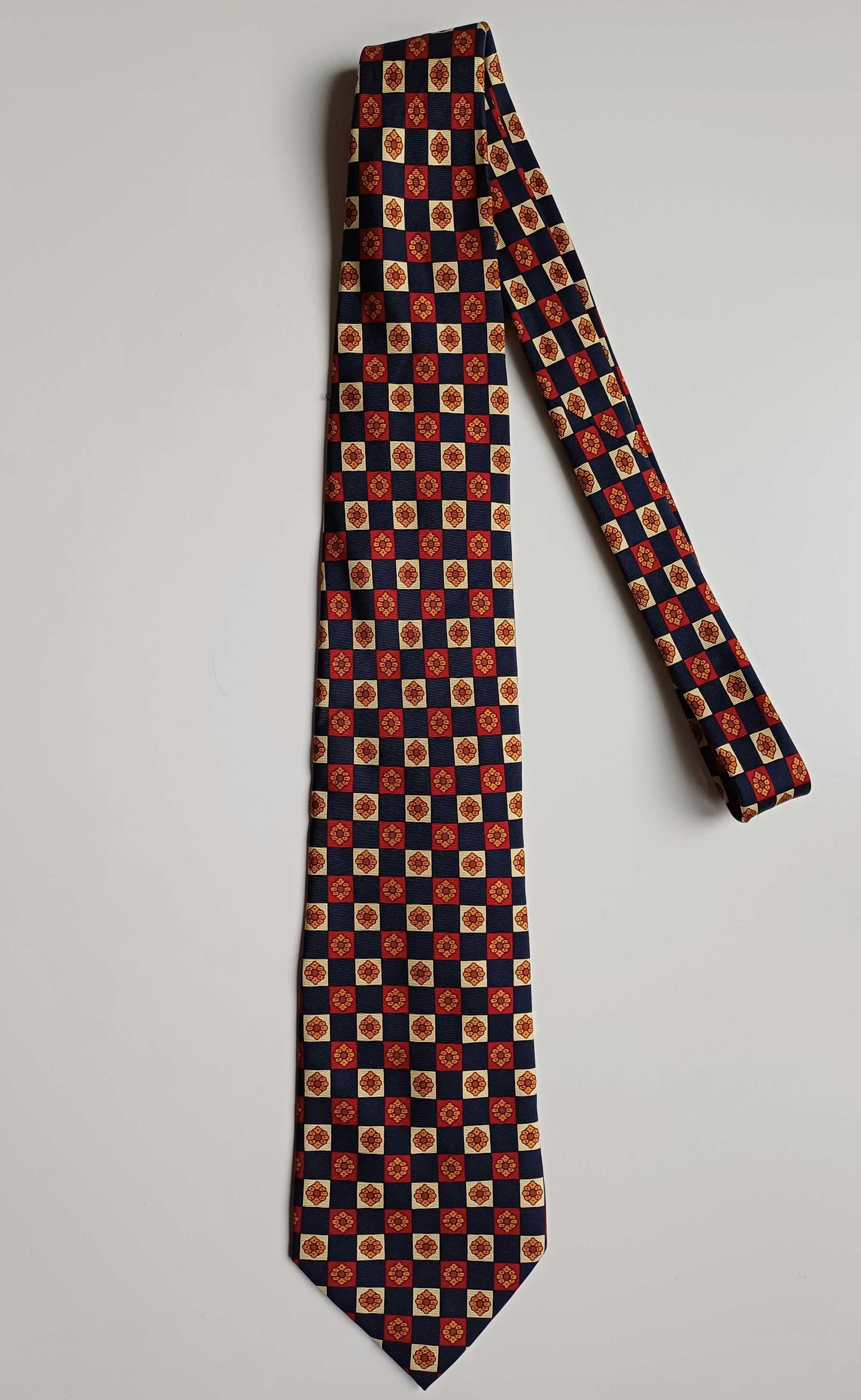 Granatowy jedwabny krawat we wzór geometryczny