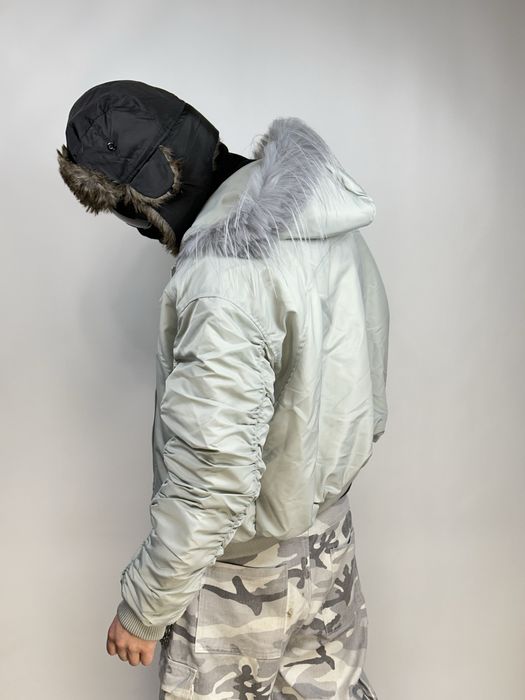 Бомбер с мехом на капишоне белый аляска куртка белая MA1 opium bomber