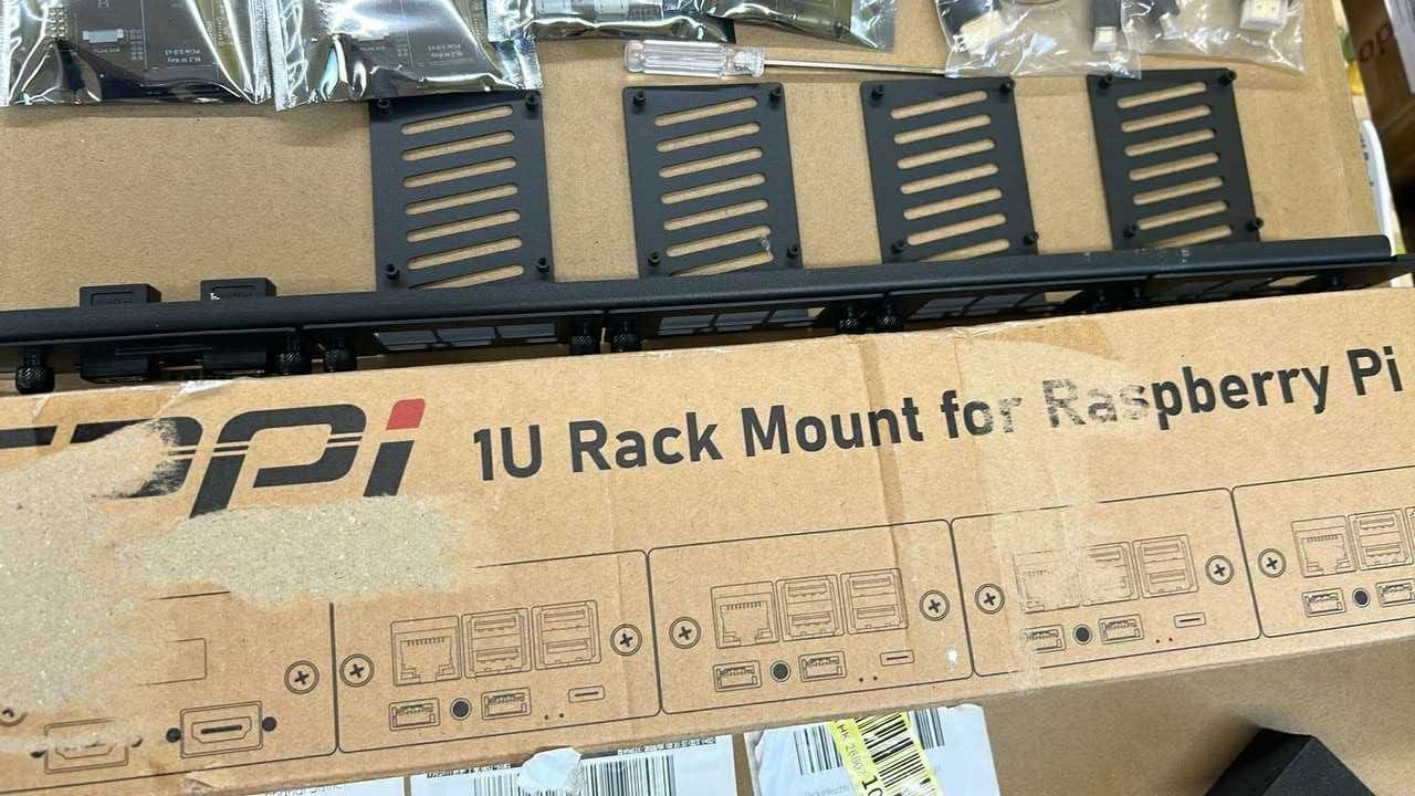 GeeekPi RS01 1U dla Raspberry Pi 5/4B z 4PCS RSP11 PCIe na M2 NVMe SSD