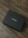 Велика коробка Chanel