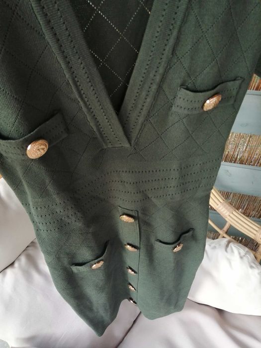 Damska dzianinowa z ozdobnymi guzikami sukienka rozmiar s/m