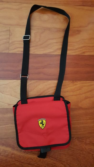 Bolsa Ferrari tiracolo