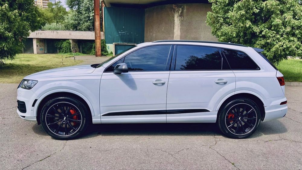 Продам топову Audi Q7 2019 в карбон пакеті