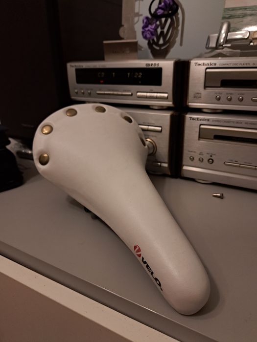 Biale siodelko prox ostre koło