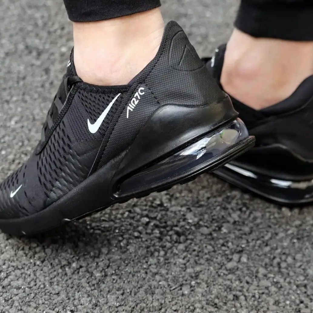 Кросівки Nike Air Max 270 чорного кольору