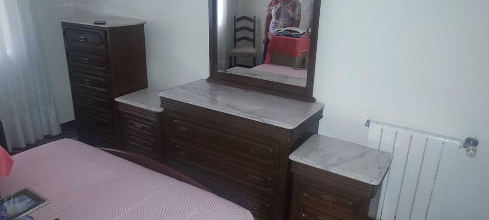 Cómoda, Camiseiro e Mesas de Cabeceira com Pedra Mármore