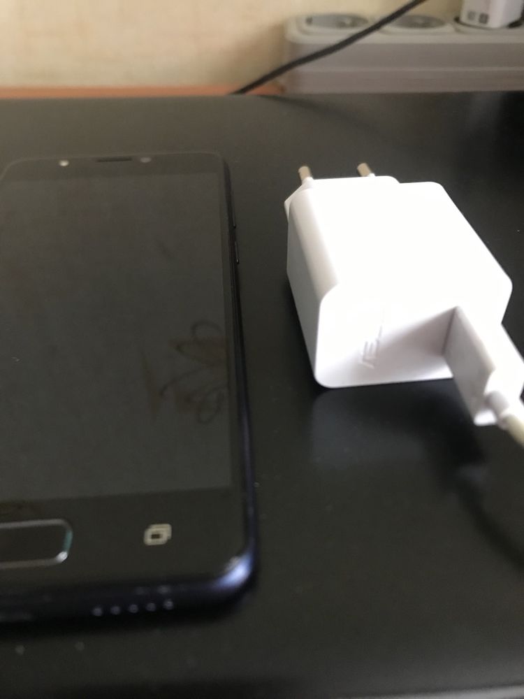 Продам телефон Asus Zenfone 4 max